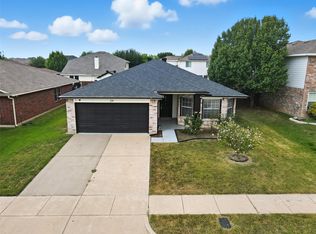 219 Hilltop Dr, Justin, TX 76247