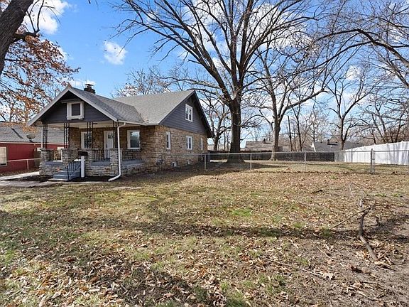 3rd image of 8104 Flora Ave