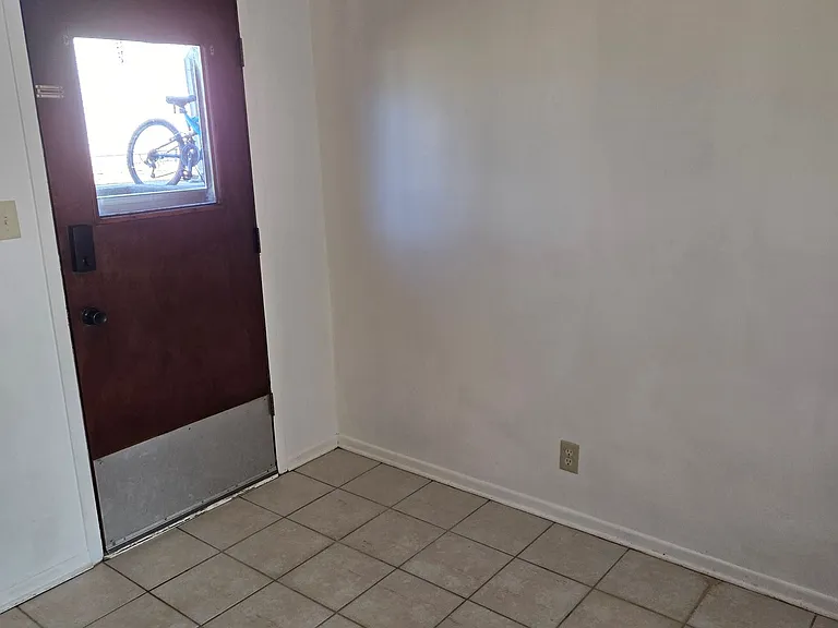 520 Lynnwood Ln — Photo 4