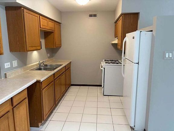 4th image of 16622 Theresa Ln #3