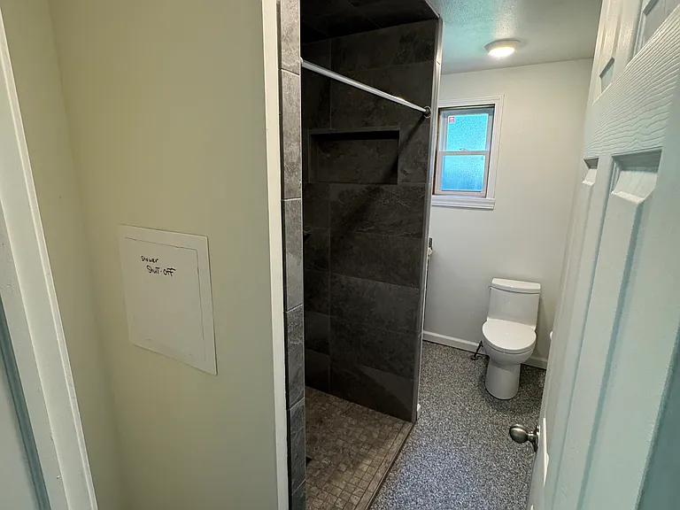 220 W Williams St — Photo 23