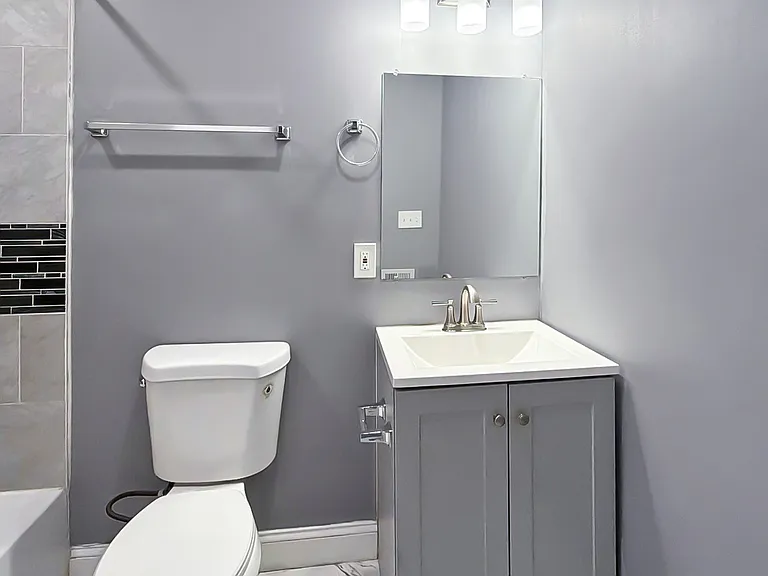 2428 Brentwood Ave — Photo 13