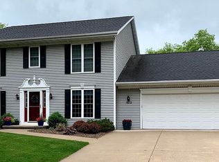 1612 Royal Crown Ct, Green Bay, WI 54313