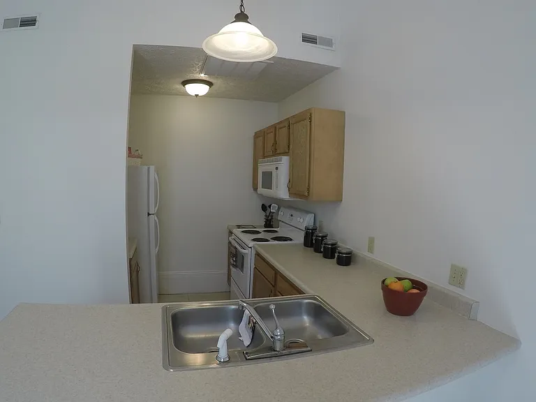 220 S 6th St (Maison de Ville) — Photo 3