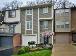 220 Timber Dr, Trafford, PA 15085