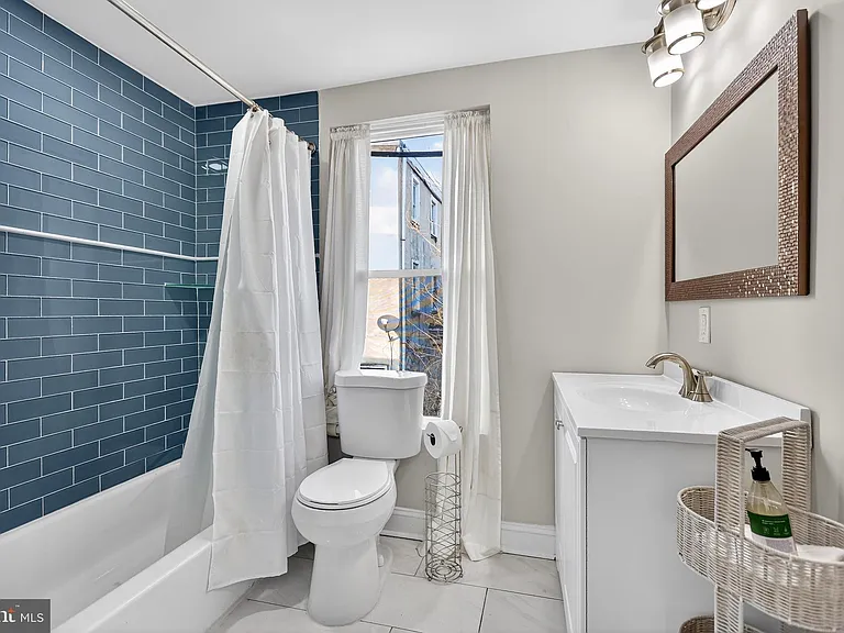 2543 Nicholas St — Photo 27