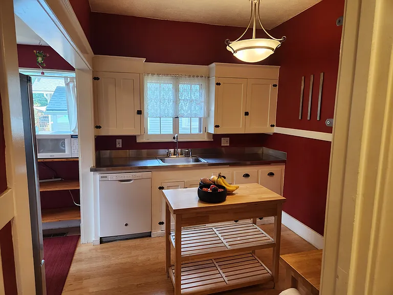 1315 W Hays St — Photo 17
