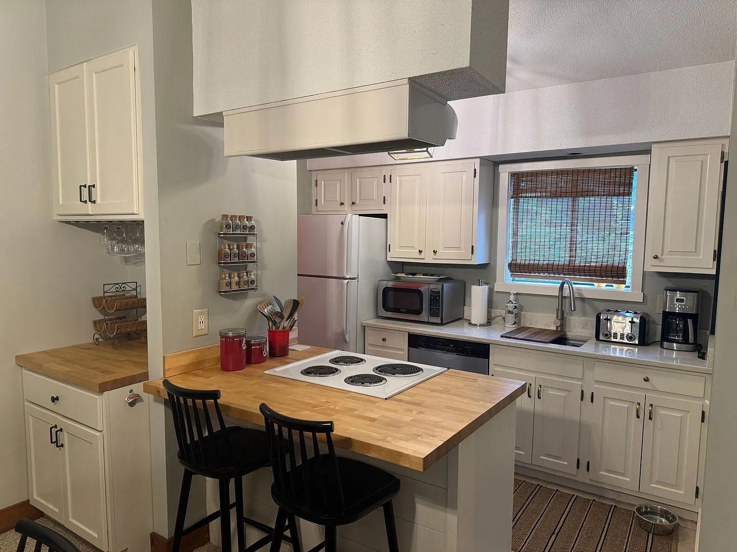Short Term- 2 bedroom condo in Quechee- Fully Furnished — Photo 2