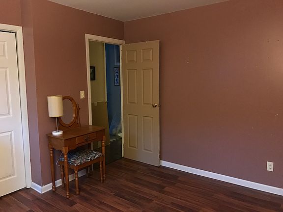 4th image of 27 Broughton Dr