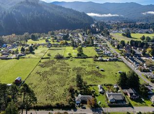 800 Rigby Ave, Rio Dell, CA 95562