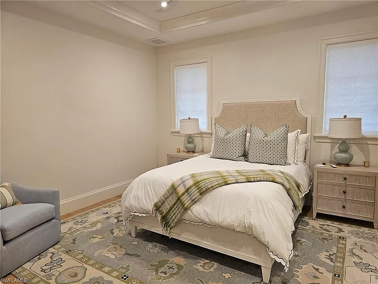 637 Palm Cir W — Photo 23