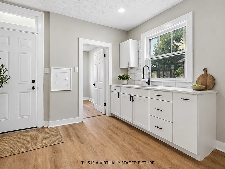 281 N Ogden Ave — Photo 2