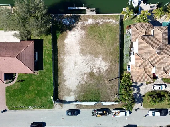 2019 Illinois Ave NE #4, Saint Petersburg, FL 33703