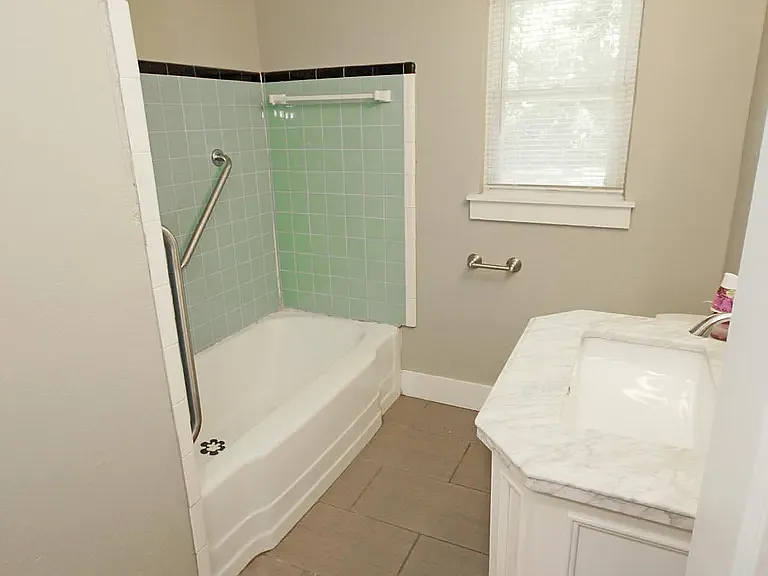 1205 W Brooks St — Photo 9