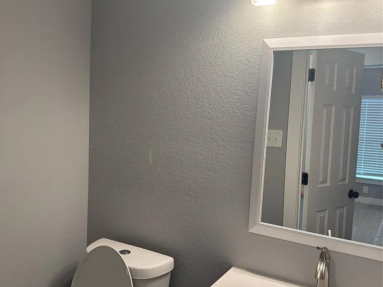 515 Caplin St — Photo 4