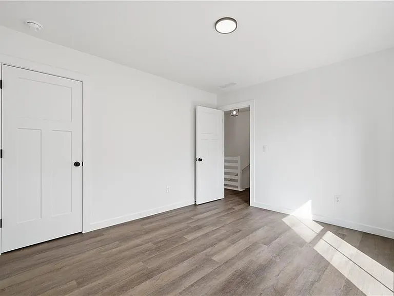 91 Smith And Wesson Way — Photo 60