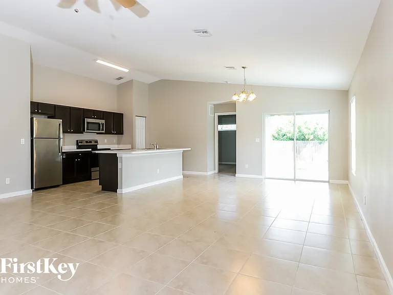 2346 SW Abalon Cir — Photo 4