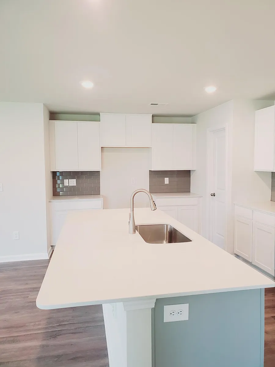 Building Photo - 1200 Roundhill Ct