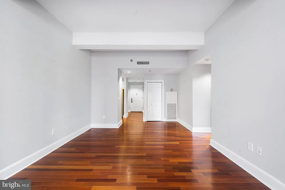 Building Photo - 1500 Chestnut St #18F