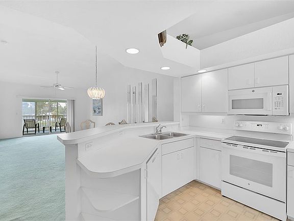 4th image of 5725 GREENWOOD AVENUE #4201
