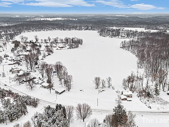 2nd image of 9758 Ten Mile Rd NE