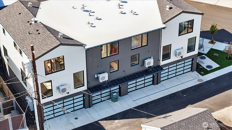 3rd image of 308 Daley Street