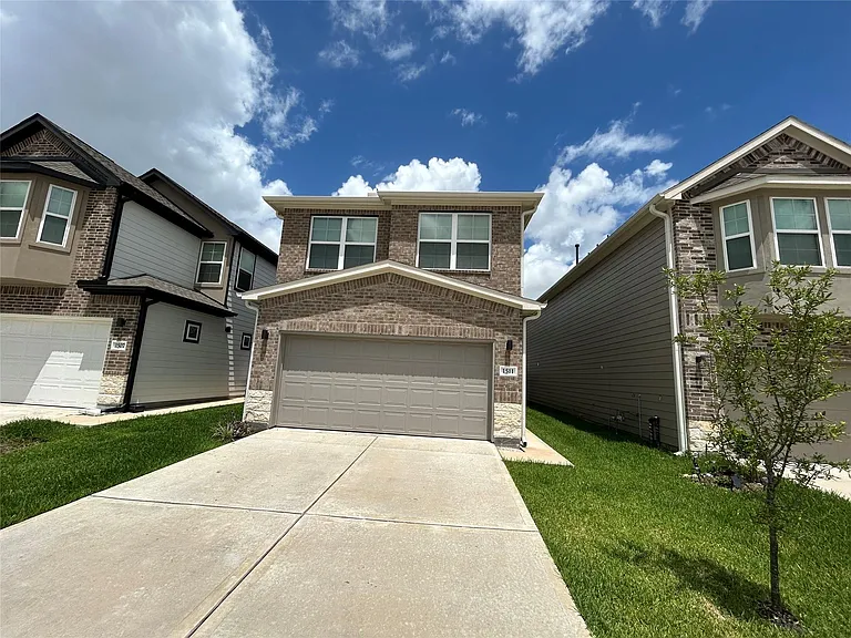 1511 Revolution Way — Photo 1