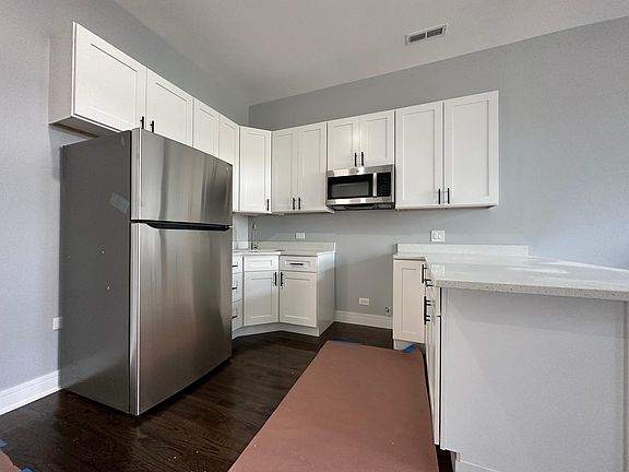 5th image of 2323 W Warren Blvd Unit 2
