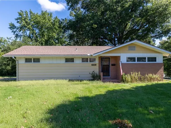 1817 Lovers Lane Hts, Saint Joseph, MO 64505