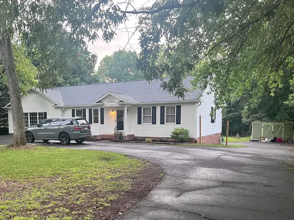 160 N Peace Haven Rd, Winston Salem, NC 27104