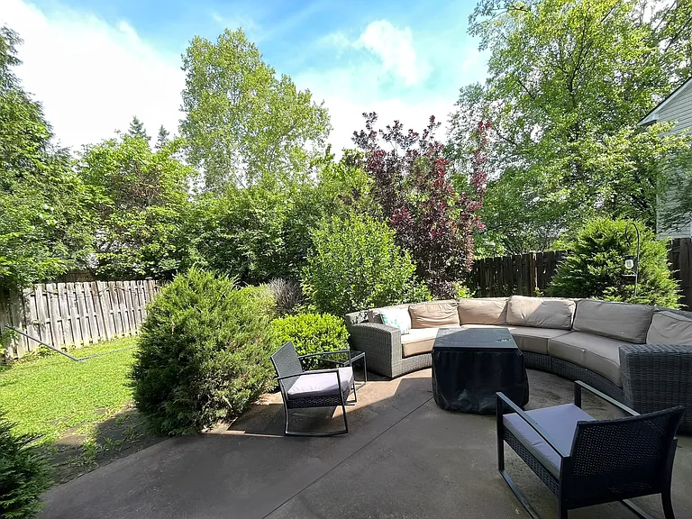 645 Declaration Ct — Photo 28