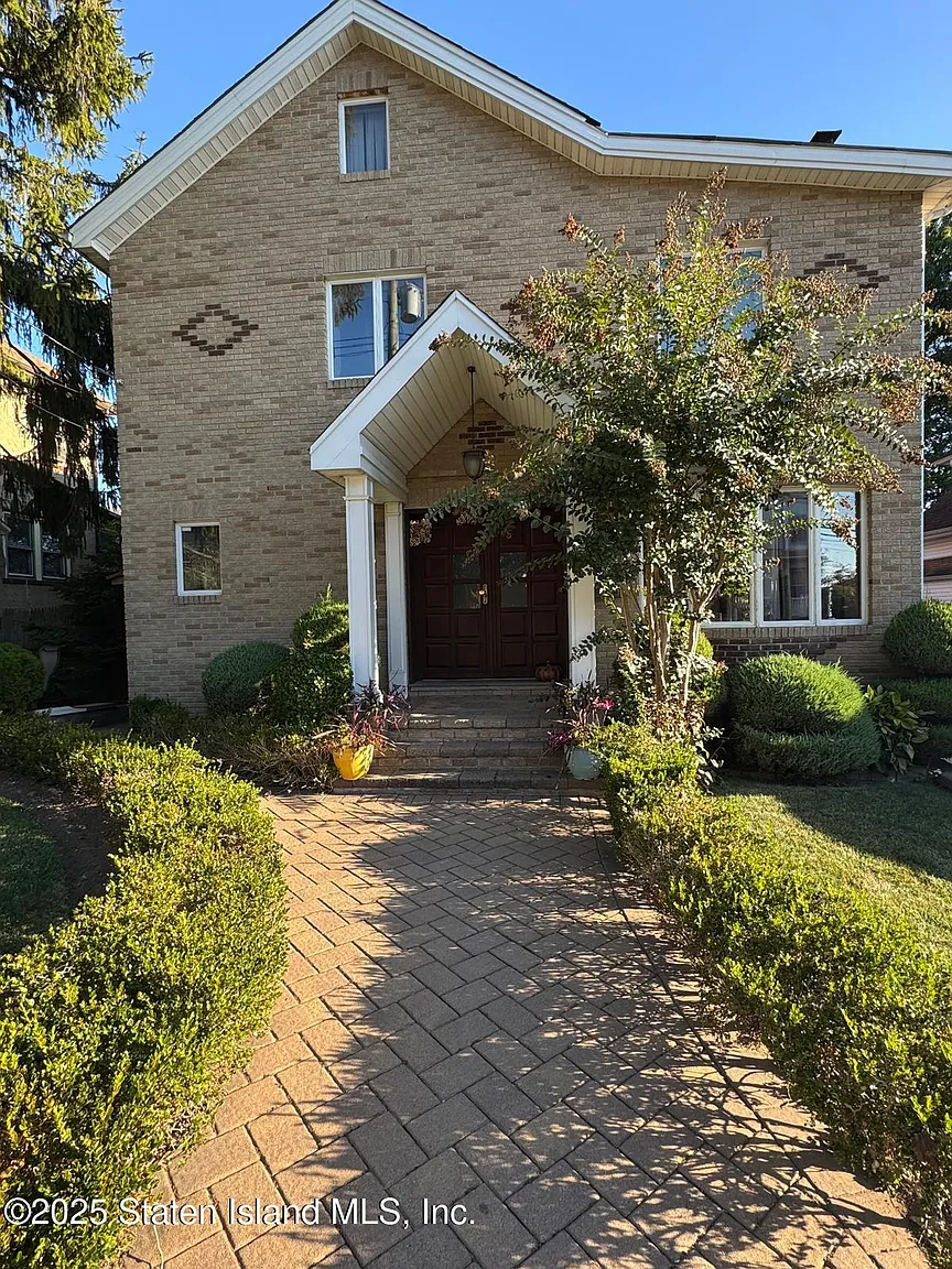 47 Vista Ave photo 1