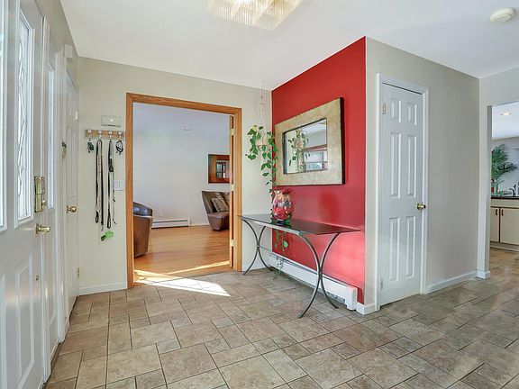 3rd image of 37 Frankie Ln