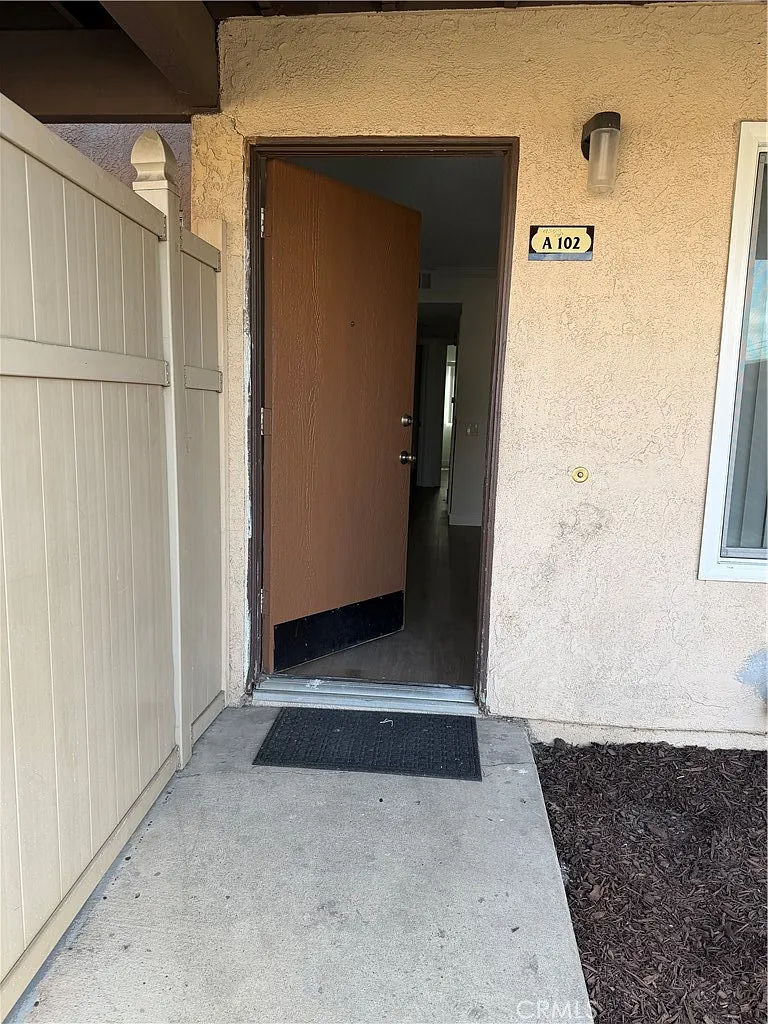 2 bed, 888 sqft, $2,450 — Photo 2