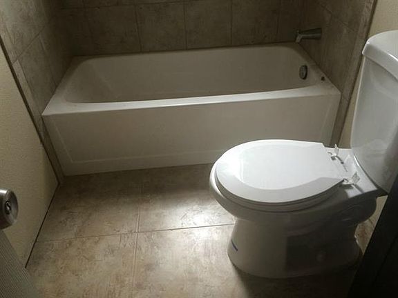 4th image of 808 Dee Ln