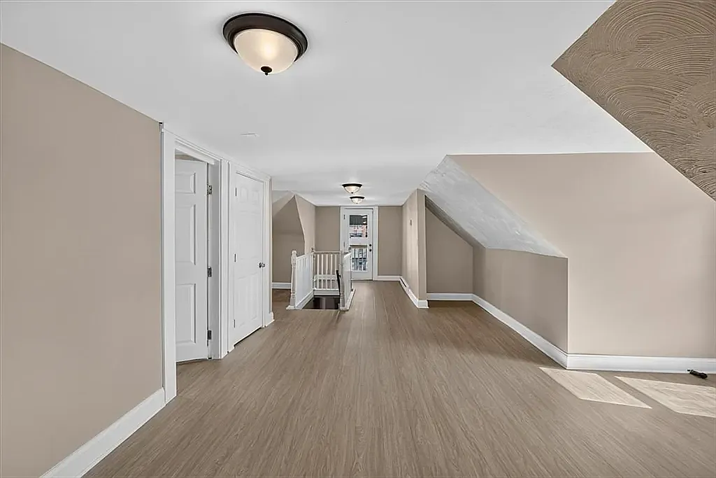 4 bed, 2576 sqft, $2,800 — Photo 2