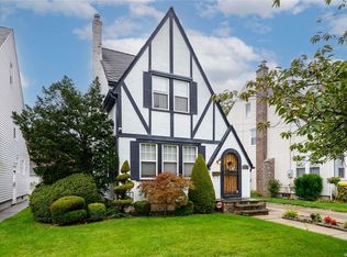 425 Marcellus Rd, Mineola, NY 11501