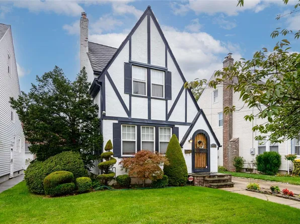 425 Marcellus Road, Mineola, NY 11501