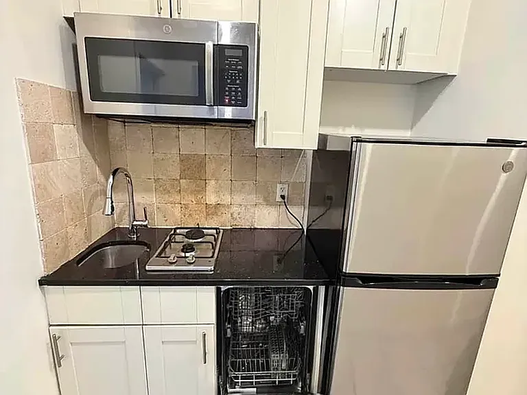 49 Park Ave #4T — Photo 6