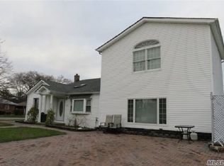 68 Garden Cir, Syosset, NY 11791