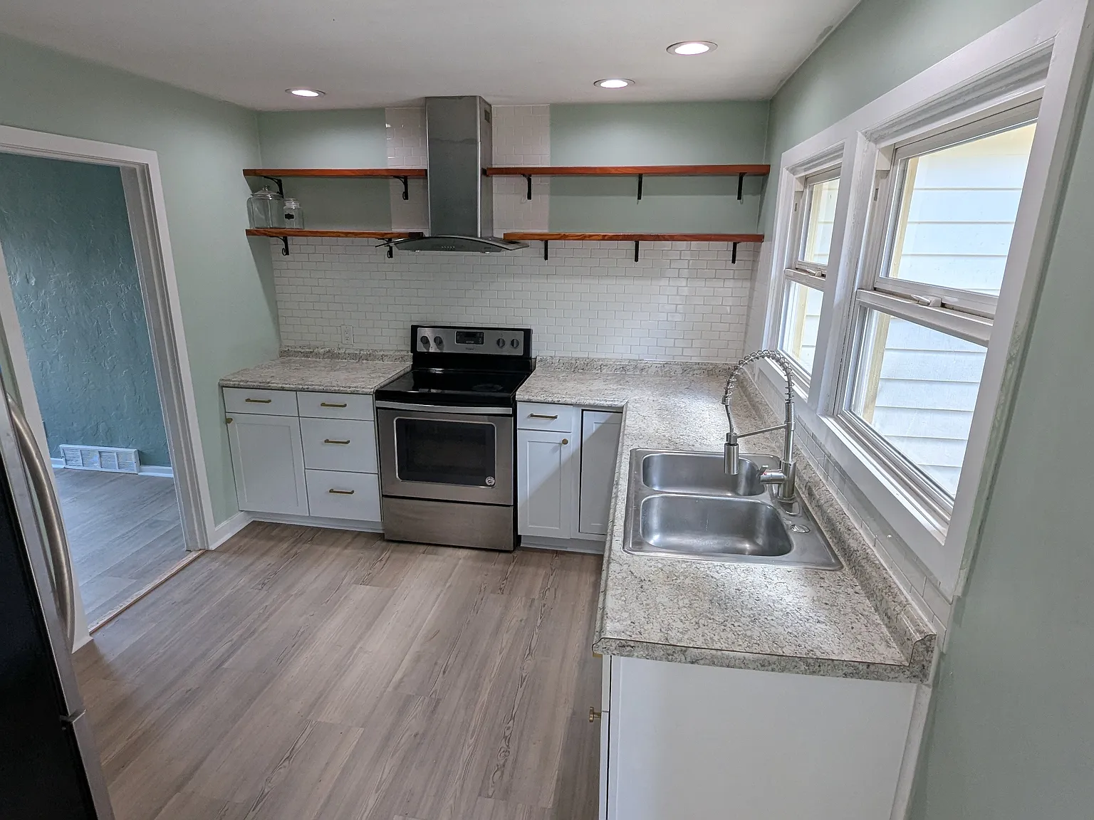 1420 Madrona Avenue SE — Photo 4