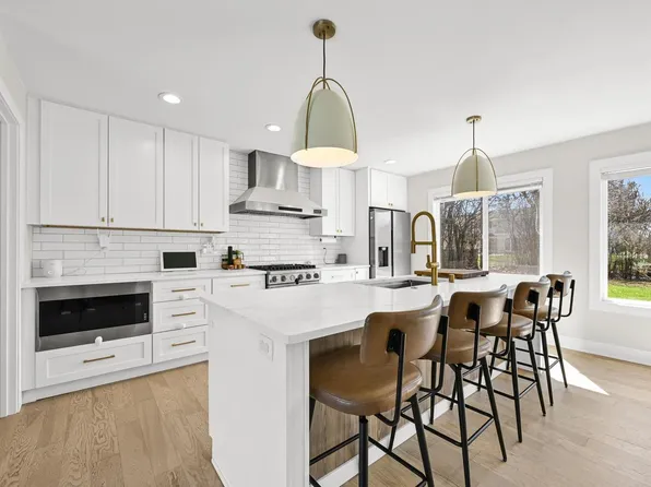 1101 West County Line ROAD, Bayside, WI 53217