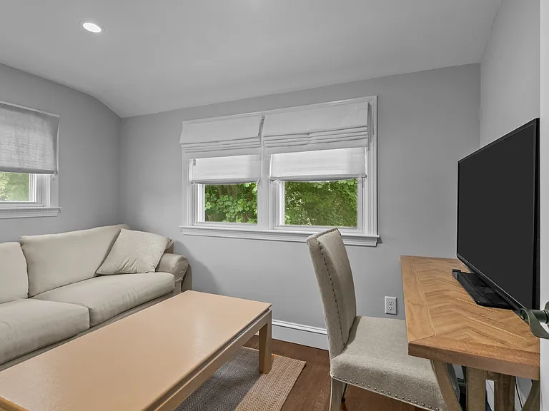 18 Sylvan Ter — Photo 27