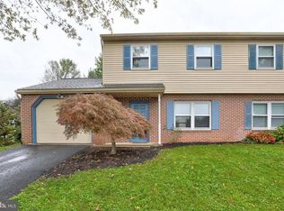 220 Miller Rd, Akron, PA 17501