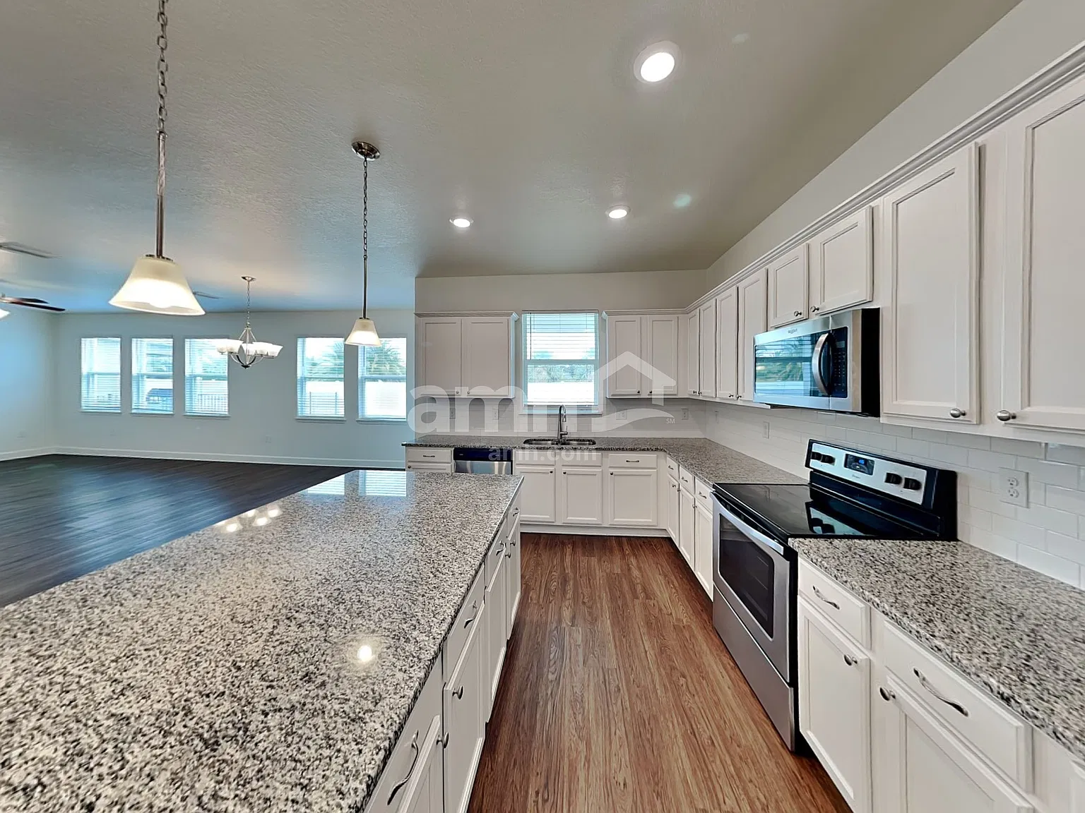 4 bed, 2.5 bath, 2324 sqft, $2,650 — Photo 3