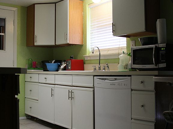 5th image of 2905 Lambert Dr