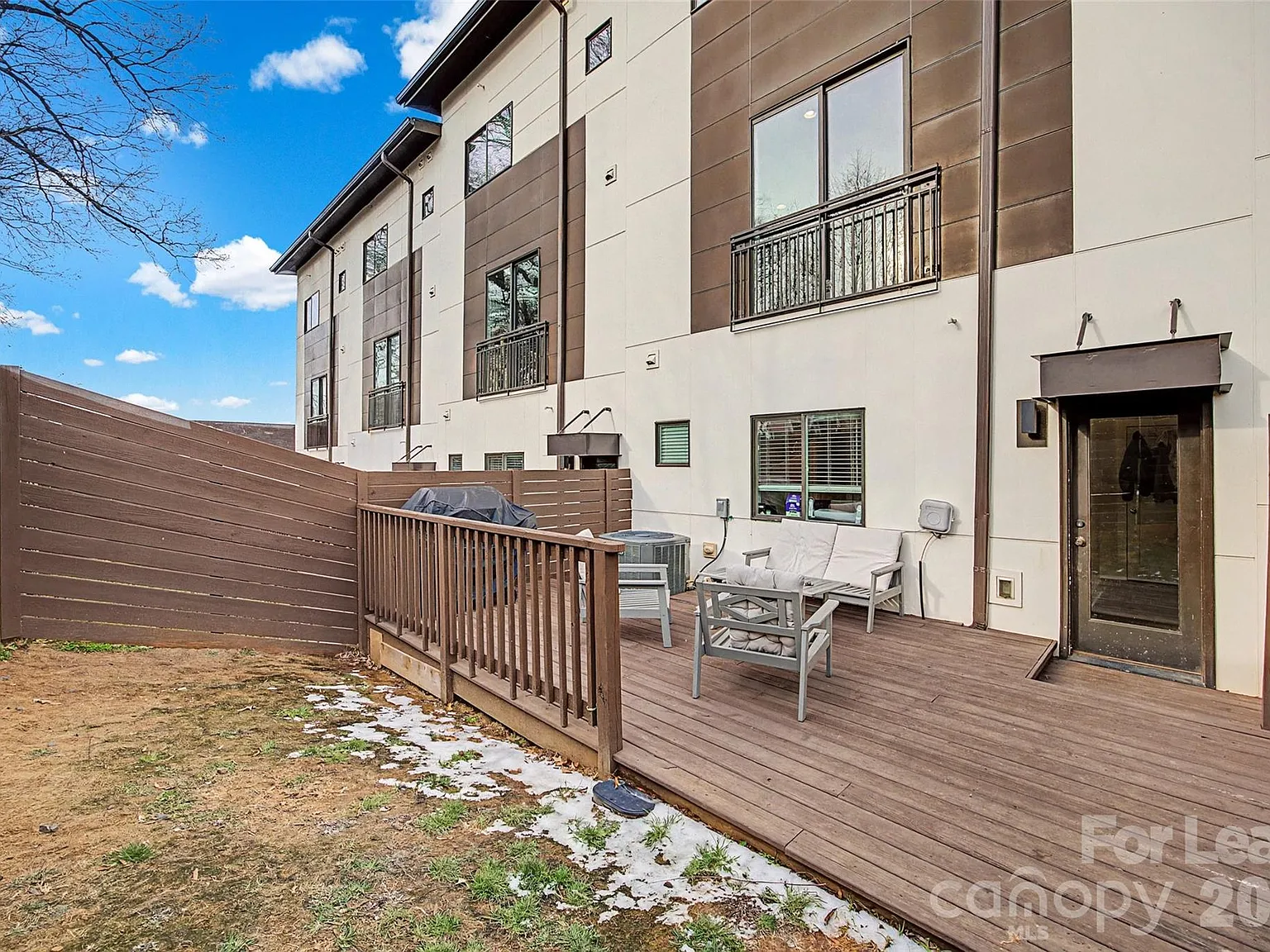 3 bed, 3.5 bath, 1512 sqft, $2,550 — Photo 2
