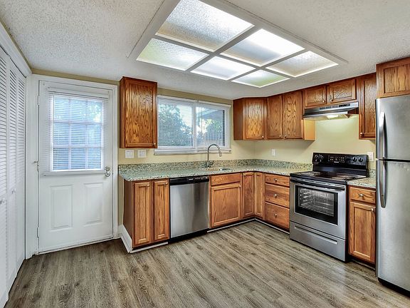 3rd image of 1860 Avenue Q SW