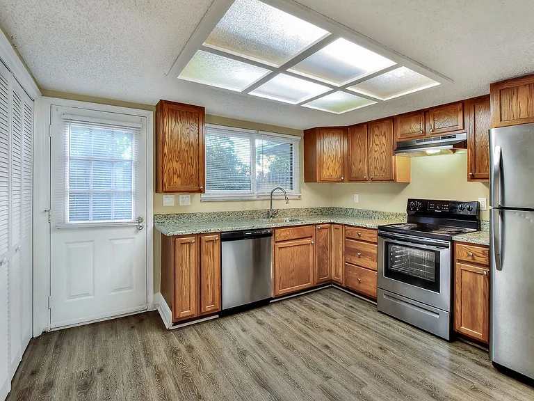 1860 Avenue Q SW — Photo 3