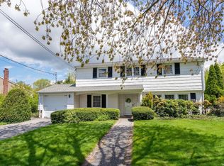 12 Evelyn Dr, Commack, NY 11725